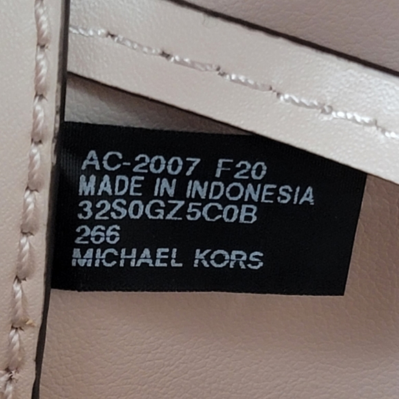 Michael Kors Mercer Logo XS Bucket Crossbody - Picture 7 of 11